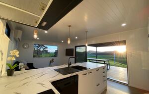 Black Magic – A Stylish, Private Escape with Wide Rural Views - Mauku, New Zealand