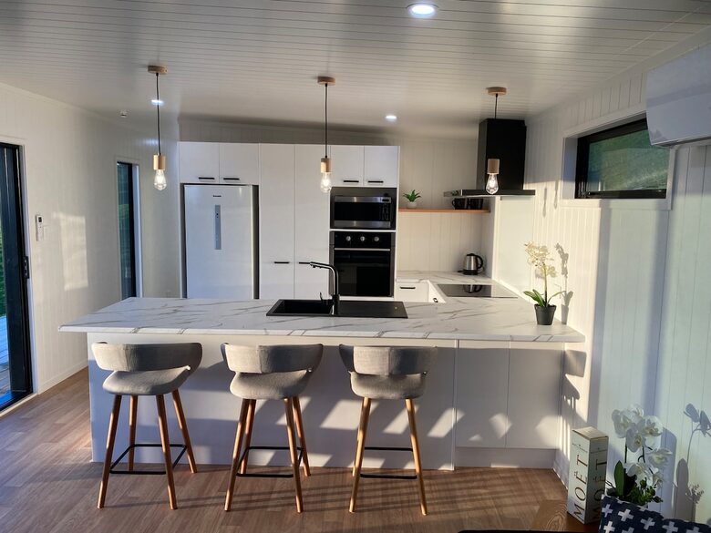 Black Magic – A Stylish, Private Escape with Wide Rural Views - Mauku, New Zealand