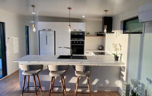 Black Magic – A Stylish, Private Escape with Wide Rural Views - Mauku, New Zealand