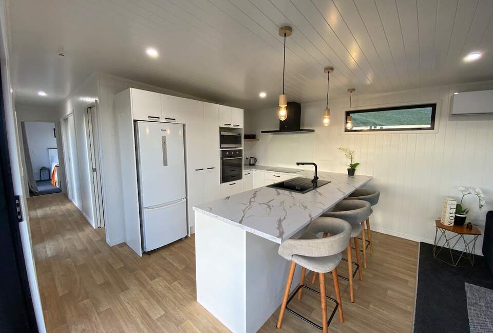 Black Magic – A Stylish, Private Escape with Wide Rural Views - Mauku, New Zealand