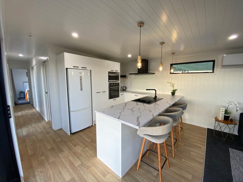 Black Magic – A Stylish, Private Escape with Wide Rural Views - Mauku, New Zealand