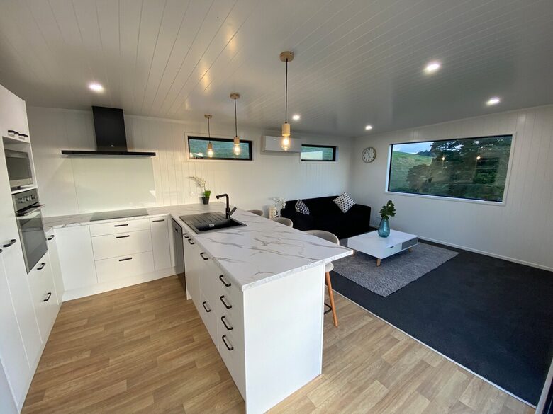 Black Magic – A Stylish, Private Escape with Wide Rural Views - Mauku, New Zealand