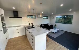 Black Magic – A Stylish, Private Escape with Wide Rural Views - Mauku, New Zealand