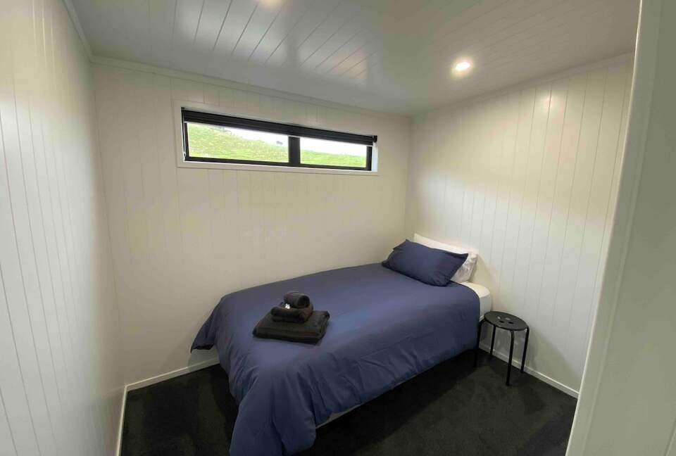 Black Magic – A Stylish, Private Escape with Wide Rural Views - Mauku, New Zealand