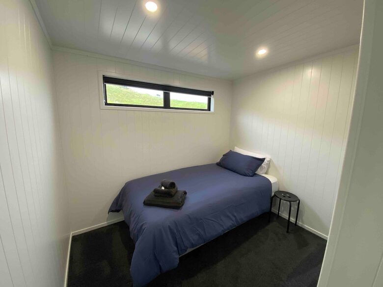 Black Magic – A Stylish, Private Escape with Wide Rural Views - Mauku, New Zealand