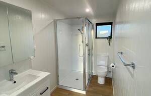 Black Magic – A Stylish, Private Escape with Wide Rural Views - Mauku, New Zealand