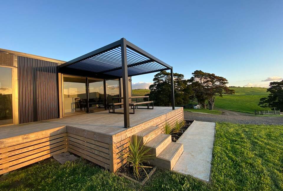 Black Magic – A Stylish, Private Escape with Wide Rural Views - Mauku, New Zealand