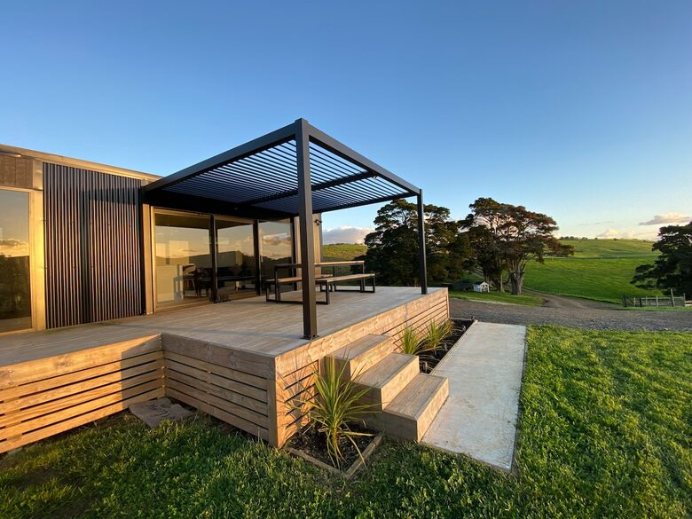 Black Magic – A Stylish, Private Escape with Wide Rural Views - Mauku, New Zealand