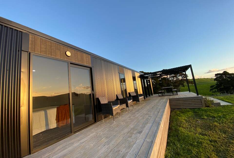 Black Magic – A Stylish, Private Escape with Wide Rural Views - Mauku, New Zealand