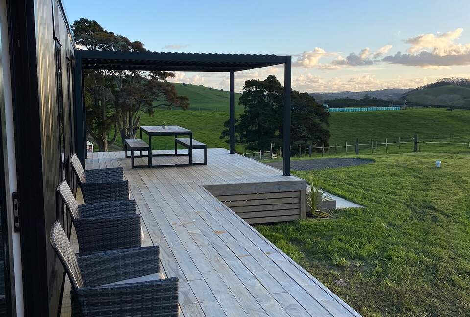 Black Magic – A Stylish, Private Escape with Wide Rural Views - Mauku, New Zealand