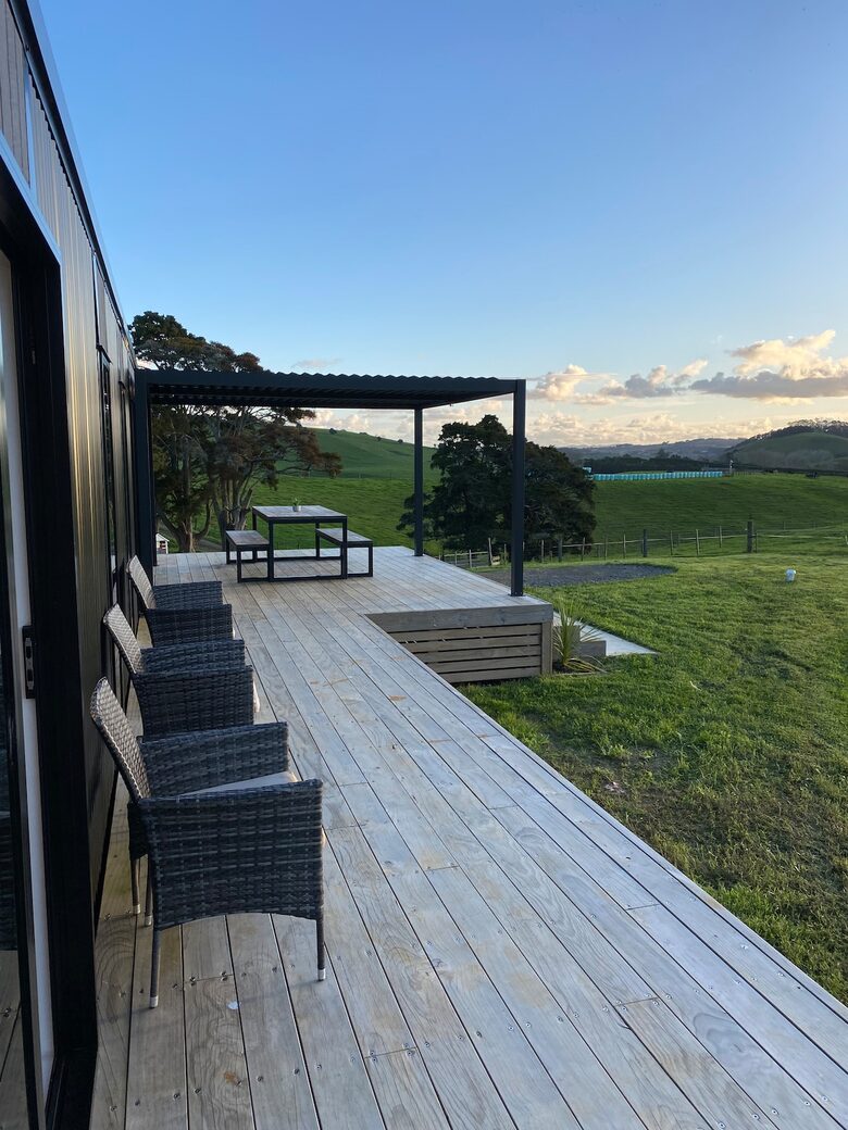 Black Magic – A Stylish, Private Escape with Wide Rural Views - Mauku, New Zealand