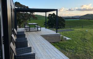 Black Magic – A Stylish, Private Escape with Wide Rural Views - Mauku, New Zealand