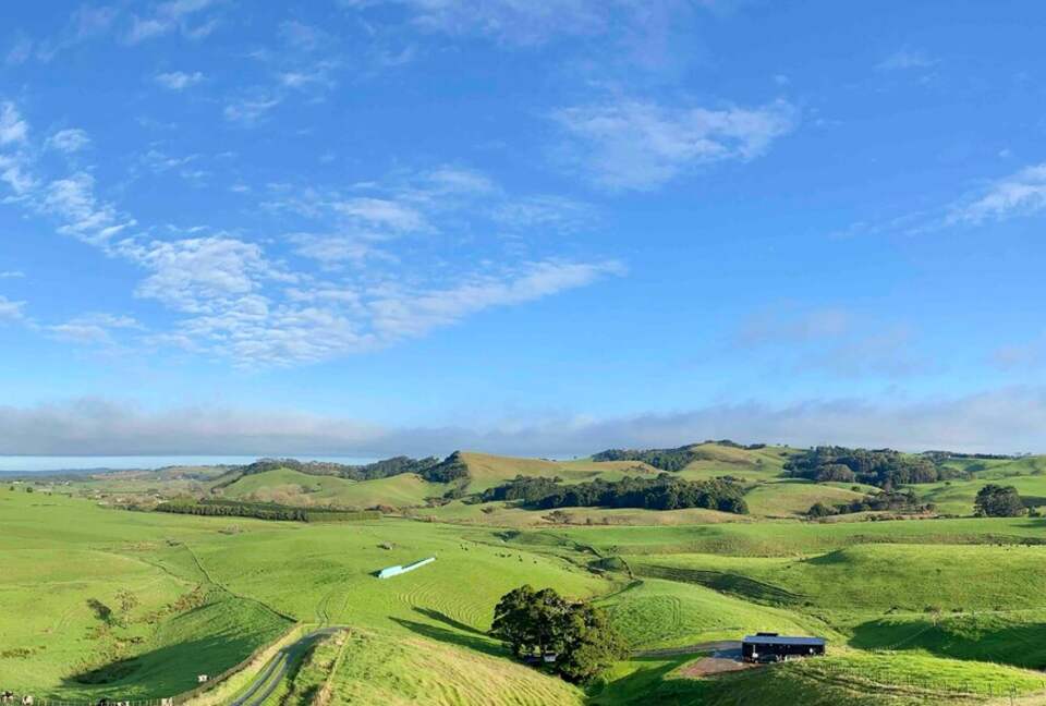 Black Magic – A Stylish, Private Escape with Wide Rural Views - Mauku, New Zealand
