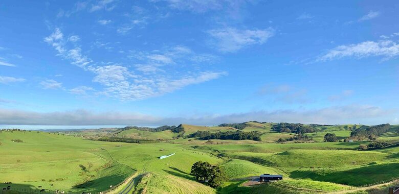 Black Magic – A Stylish, Private Escape with Wide Rural Views - Mauku, New Zealand