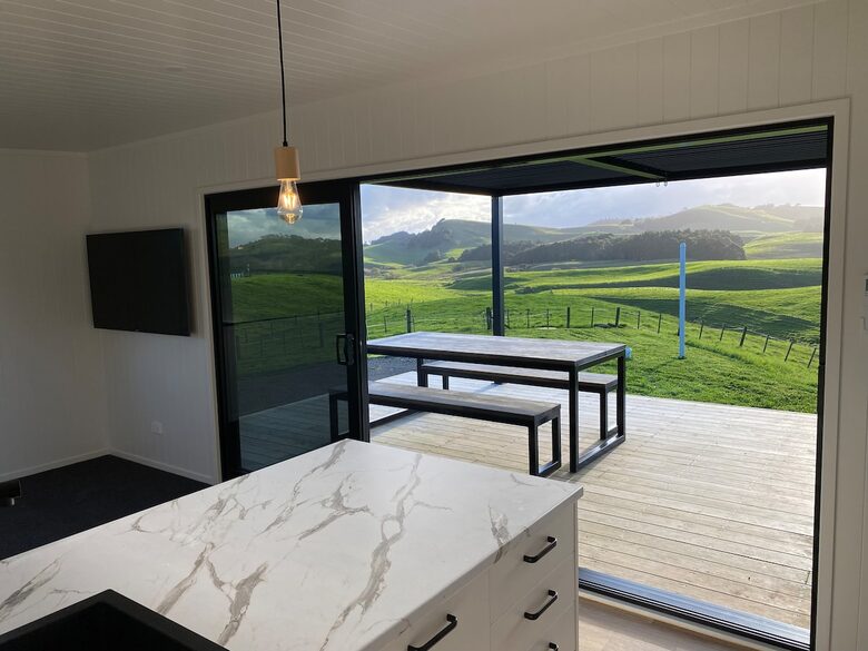 Black Magic – A Stylish, Private Escape with Wide Rural Views - Mauku, New Zealand