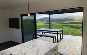 Black Magic – A Stylish, Private Escape with Wide Rural Views - Mauku, New Zealand