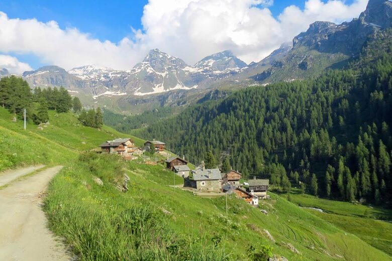 Alpine Haven with Panoramic Matterhorn Views - Cuneaz, Ayas, Italy