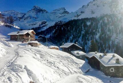 Alpine Haven with Panoramic Matterhorn Views - Cuneaz, Ayas, Italy