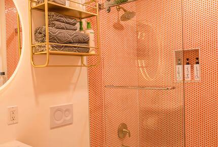 La Jolla Coastal Retreat Near Windansea Beach - La Jolla, California