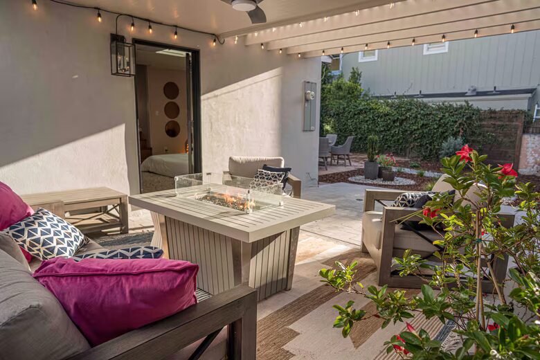 La Jolla Coastal Retreat Near Windansea Beach - La Jolla, California