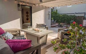 La Jolla Coastal Retreat Near Windansea Beach - La Jolla, California