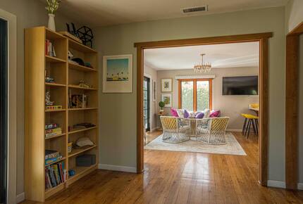 La Jolla Coastal Retreat Near Windansea Beach - La Jolla, California