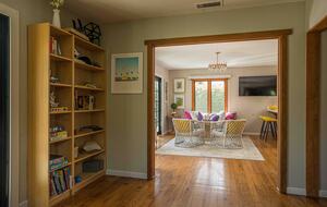 La Jolla Coastal Retreat Near Windansea Beach - La Jolla, California