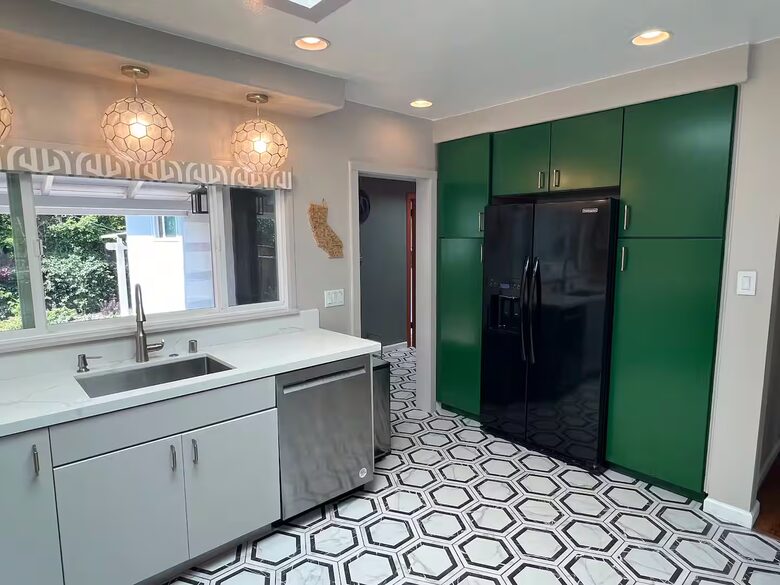 La Jolla Coastal Retreat Near Windansea Beach - La Jolla, California