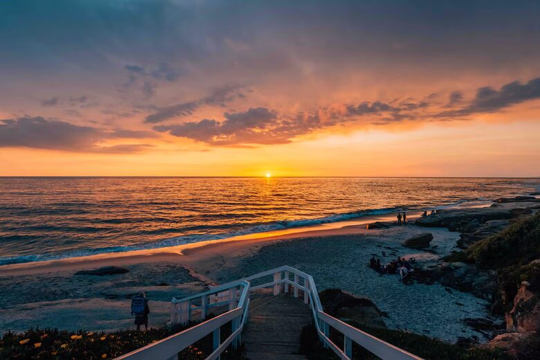La Jolla Coastal Retreat Near Windansea Beach - La Jolla, California