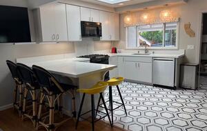 La Jolla Coastal Retreat Near Windansea Beach - La Jolla, California