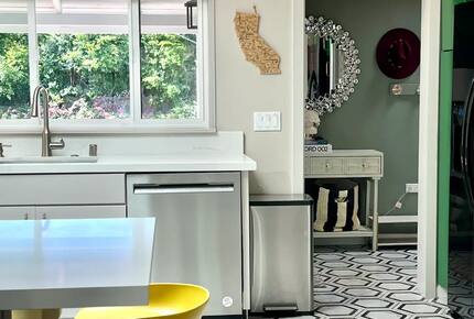 La Jolla Coastal Retreat Near Windansea Beach - La Jolla, California