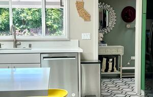 La Jolla Coastal Retreat Near Windansea Beach - La Jolla, California