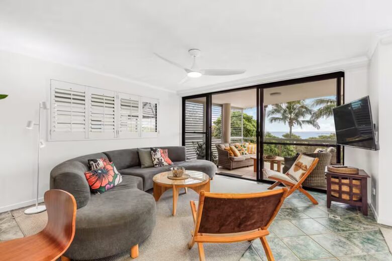 Luxury on Cylinder Beach - Point Lookout, Australia