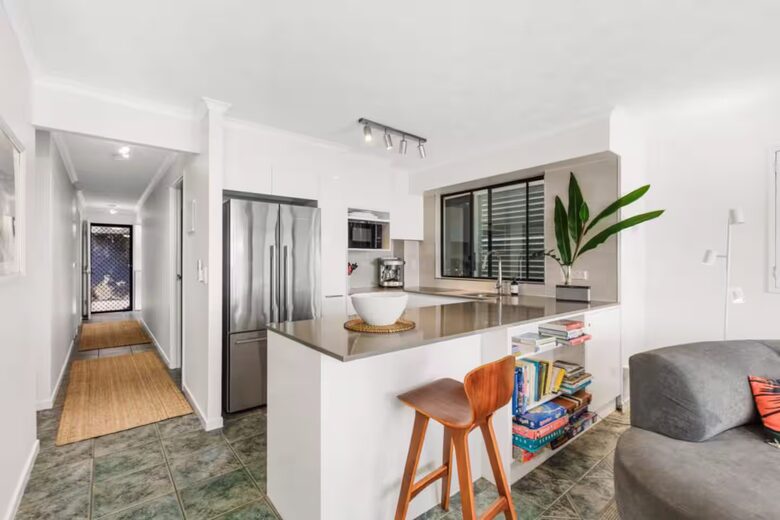 Luxury on Cylinder Beach - Point Lookout, Australia