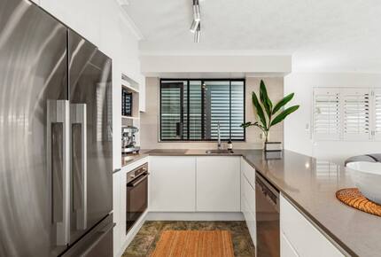 Luxury on Cylinder Beach - Point Lookout, Australia