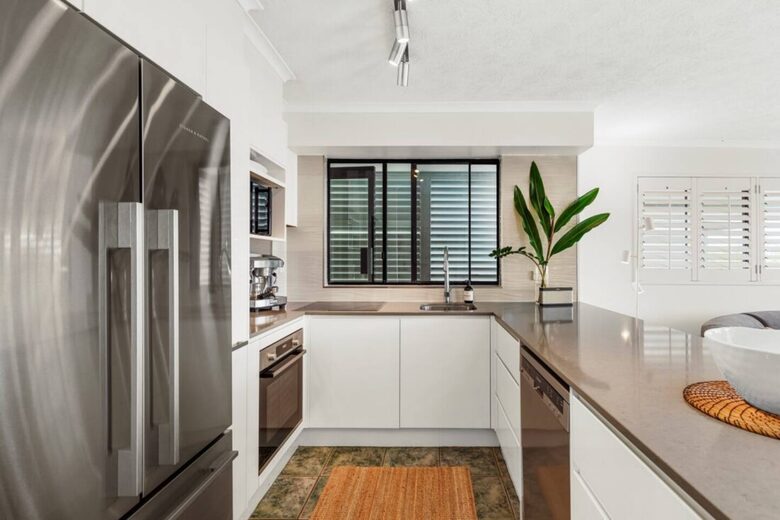 Luxury on Cylinder Beach - Point Lookout, Australia