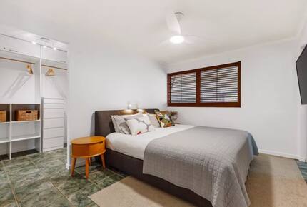 Luxury on Cylinder Beach - Point Lookout, Australia