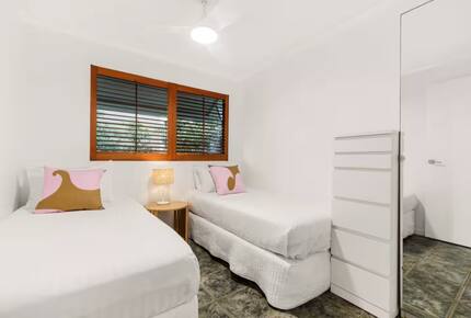 Luxury on Cylinder Beach - Point Lookout, Australia