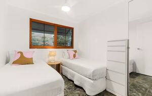 Luxury on Cylinder Beach - Point Lookout, Australia