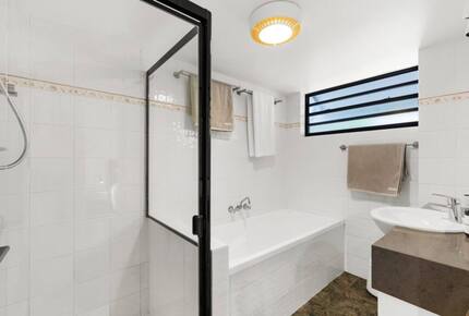 Luxury on Cylinder Beach - Point Lookout, Australia