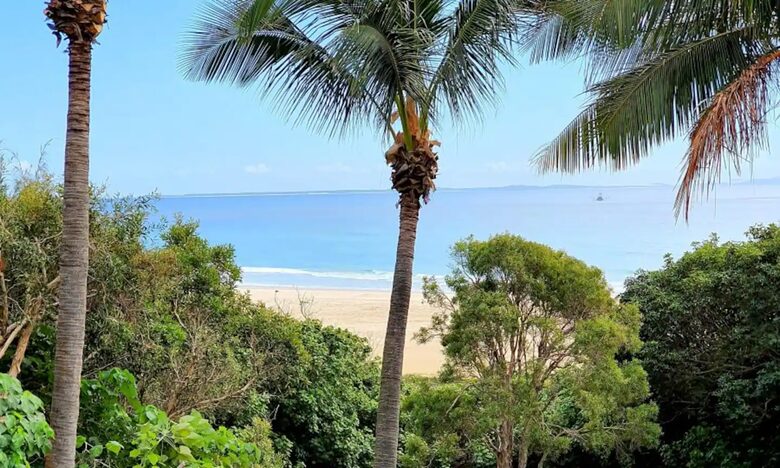 Luxury on Cylinder Beach - Point Lookout, Australia
