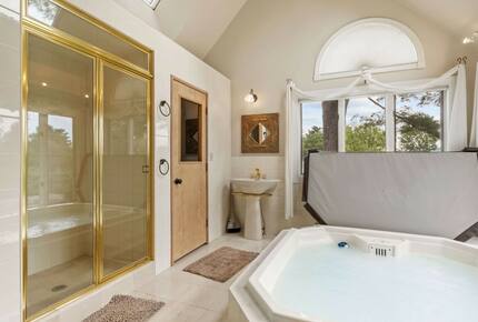 Lake-Country Home for Ski Days, Hikes & Indoor Hot Tub Relaxation - Laconia, New Hampshire