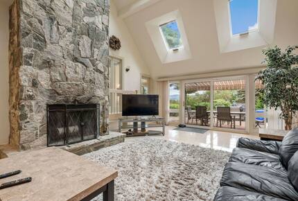 Lake-Country Home for Ski Days, Hikes & Indoor Hot Tub Relaxation - Laconia, New Hampshire