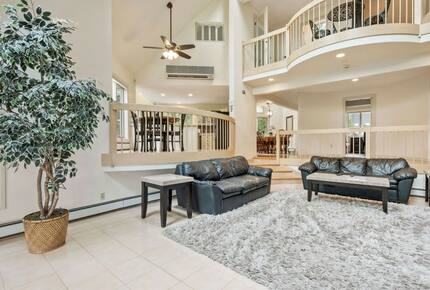 Lake-Country Home for Ski Days, Hikes & Indoor Hot Tub Relaxation - Laconia, New Hampshire