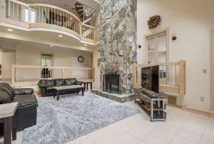 Lake-Country Home for Ski Days, Hikes & Indoor Hot Tub Relaxation - Laconia, New Hampshire