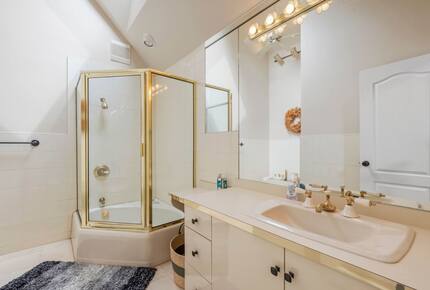 Lake-Country Home for Ski Days, Hikes & Indoor Hot Tub Relaxation - Laconia, New Hampshire