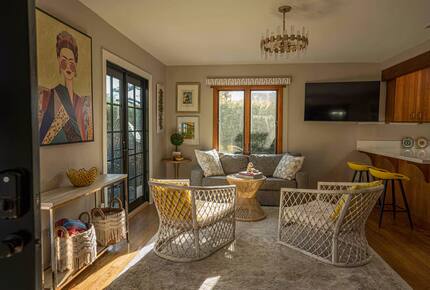 La Jolla Coastal Retreat Near Windansea Beach - La Jolla, California