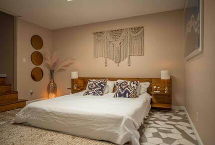 La Jolla Coastal Retreat Near Windansea Beach - La Jolla, California