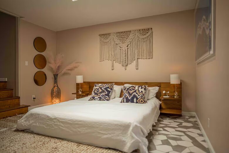 La Jolla Coastal Retreat Near Windansea Beach - La Jolla, California