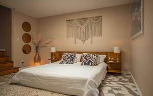 La Jolla Coastal Retreat Near Windansea Beach - La Jolla, California